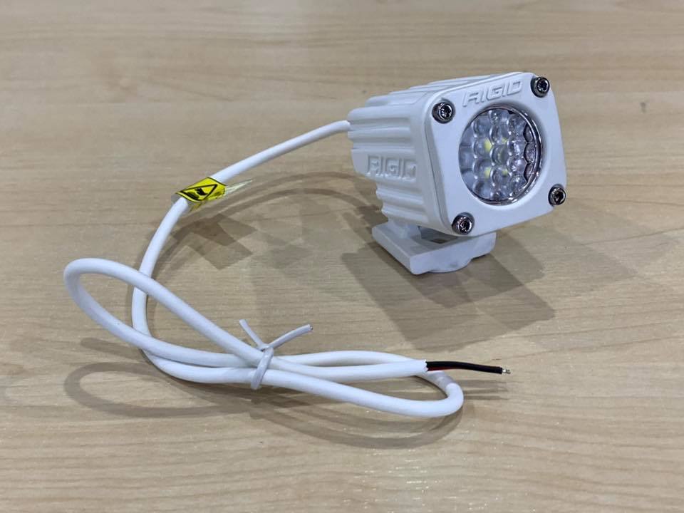 #Rigid Industries Ignite ( White Body )ขนาดเล็กกระทัดรัด￼ เหมาะสำหรับยึดติดตั้งอย่างง่ายเพราะในชุดมีขายึดพร้อมน็อตมาให้เลย หรือ สามารถยึดติดกับอุปกรณ์ของกล้อง Go Pro ได้ ใช้ไฟได้ตั้งแต่ 7-24 V ความสว่าง 1,000 Lumenมีลำแสง 3 แบบ ( อันใดอันหนึ่ง )Spot , Flood และ Diffused
ดวงละ 2,850 ฿ ( ยังไม่รวมค่าขนส่ง )
