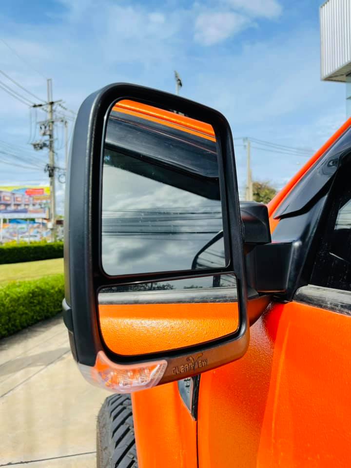 #Clearview Mirror กระจกมองข้าง รุ่นนี้มาพร้อมไฟเลี้ยวและไฟหรี่ กระจกบานบนสามารถปรับขึ้นลง-ซ้ายขวา ได้เหมือนเดิม สมส่วนกันพอดีกับรถยกสูงและเพิ่มสมรรถนะในการขับขี่ด้วย
