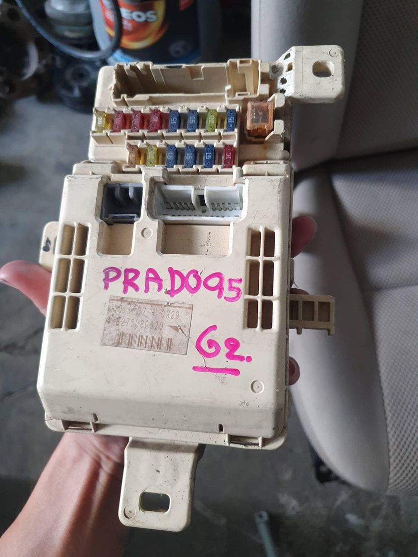 กล่องฟิวส์คุมไฟในรถ prado95 kdj95
