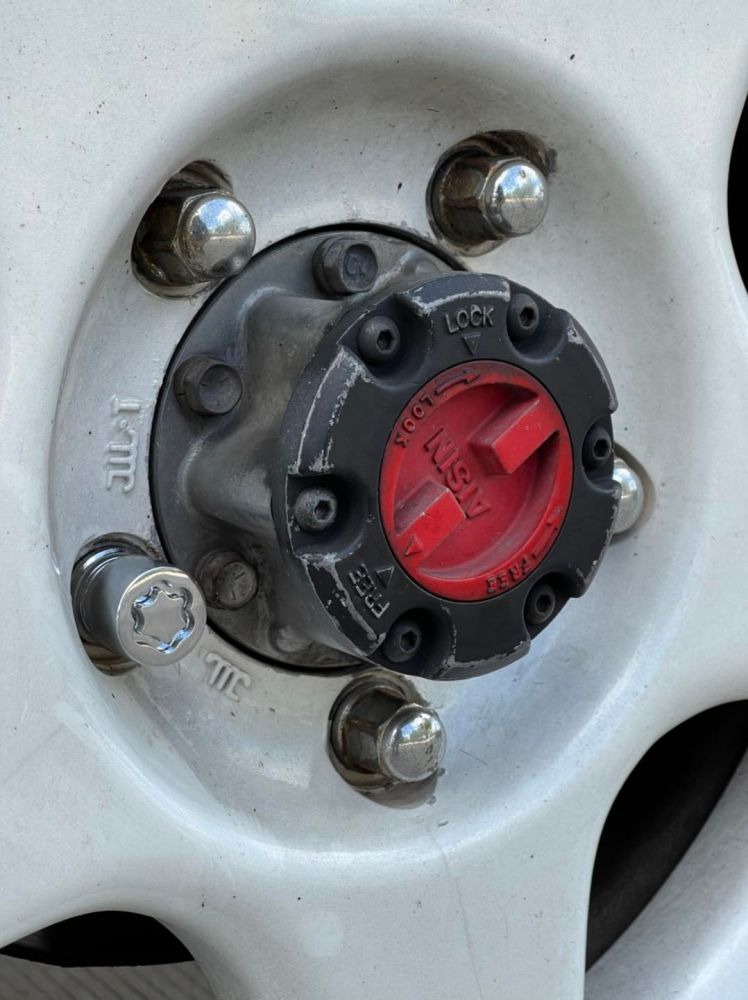 #Mcgard Wheel Locks M12 x 1.25 For Suzuki Jimny Made in USAน็อตกันขโมยราคาเพียงชุดละ 1,355 บาท มีบริการจัดส่งได้ ราคาสินค้ายังไม่รวมค่าขนส่ง 
