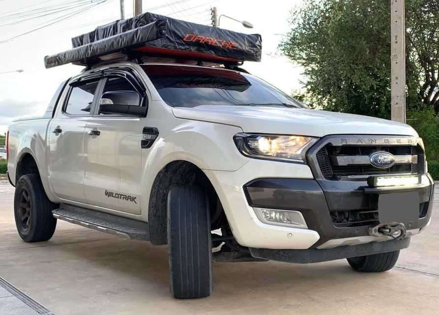 Ford Ranger เตรียมเข้าแคมป์ปิ้ง เพิ่มเติม Roof Top Tent และสปอร์ตไลท์หน้า#Bushranger X-Bar Black Color
