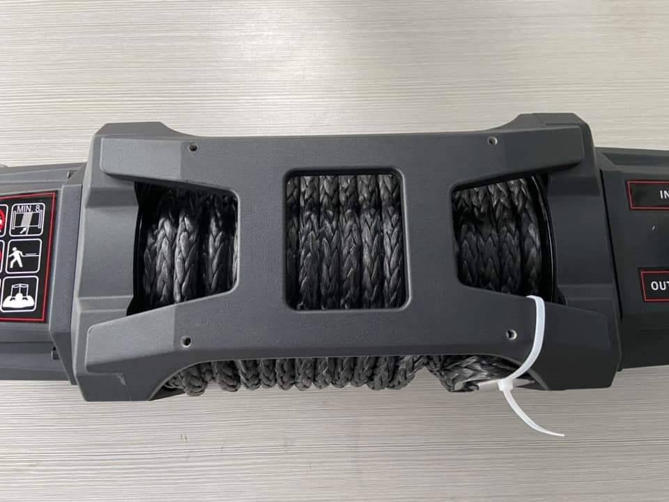Winch RS (EPIK Off-Road) Dual-speed 230:1 and 115:1 รุ่นใหม่ปรับความเร็วได้ 2 speed : 13000ปอนด์Line pull : 13,000lbMotor : 6.0hpGear ratio : 201.6:1/100.8:1Rope : 10mmx25mWires : 28mm2 cooperController : wired and wireless in oneWater proof : IP67Warranty : 2 years
