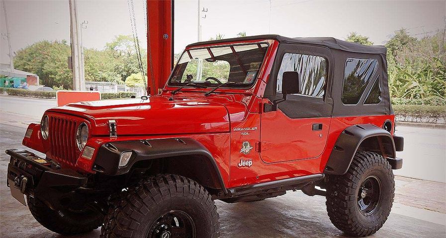 โป่งล้อใหญ่ Jeep TJ ราคาชุดละ 8,500 บาท
