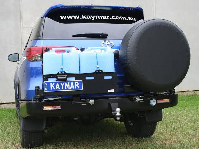 กันชนท้าย Kaymar (Kaymar Bumper) ผลิตที่ออสเตรเลีย 100% (Made in Australia) สำหรับ New Fortuner ปี 2015-2020 + มาพร้อมชุดบานสวิงทั้ง 2 ด้าน ด้านซ้าย เป็นบานสวิงถังน้ำมัน 2 ใบด้านขวา เป็นแบบยางอะไหล่  ** ตามรูปภาพเลย เนื้อเหล็กงานดี แข็งแรง เข้ารูปกับตัวรถ เป็นกันชนที่แพงที่สุดในออสเตรเลีย  
